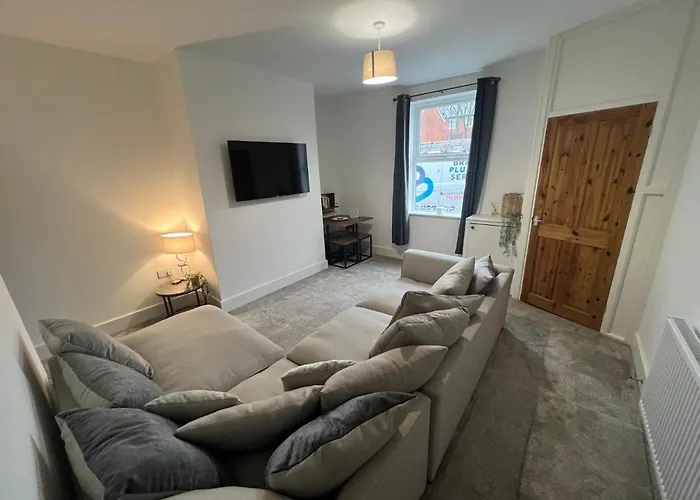 Stylish Newly Renovated Home Near Manchester City Centre